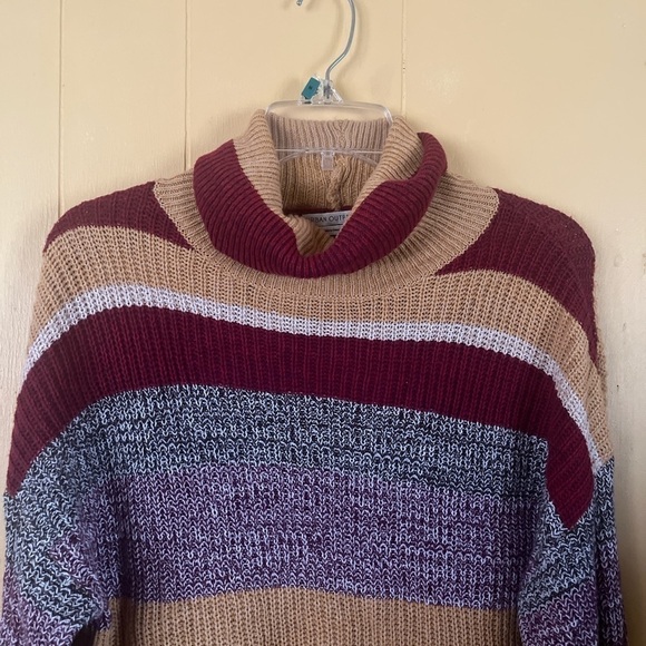 Urban Outfitters Cowl Neck Sweater Size Small - Picture 3 of 9
